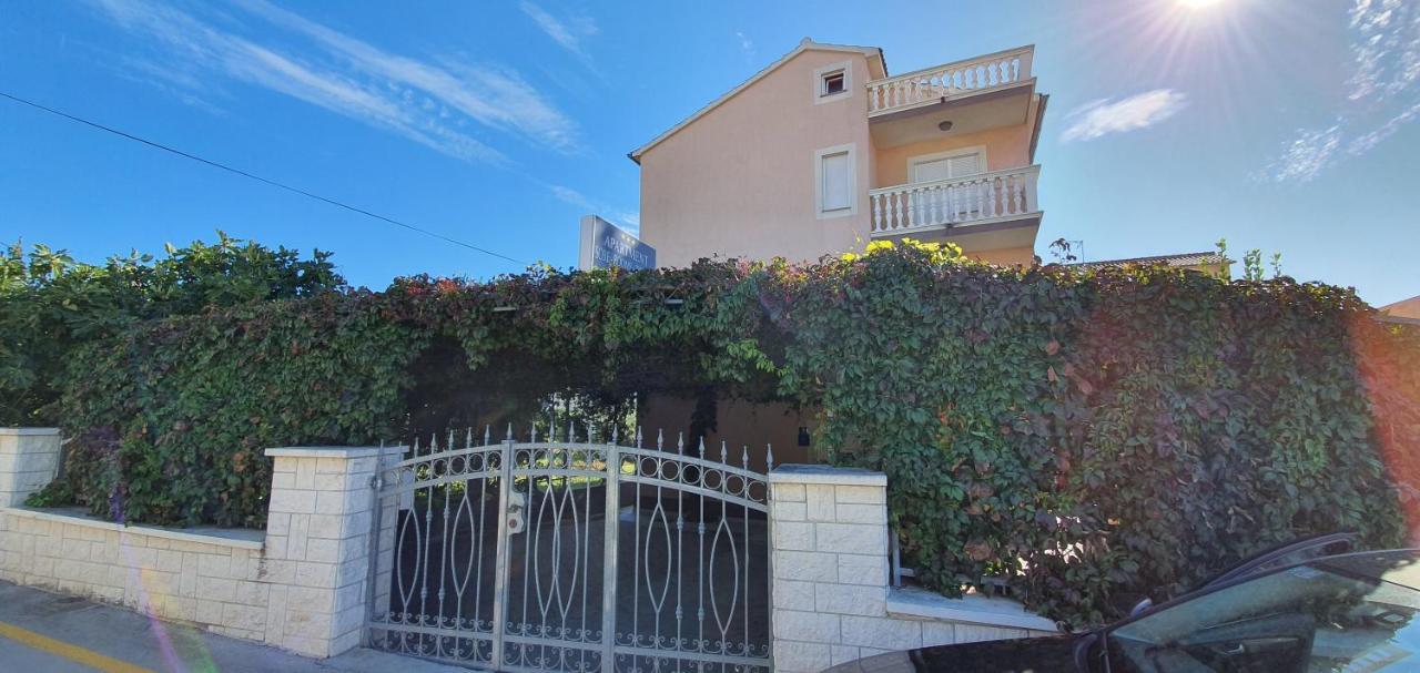 Apartmani Mira Vodice Exterior foto