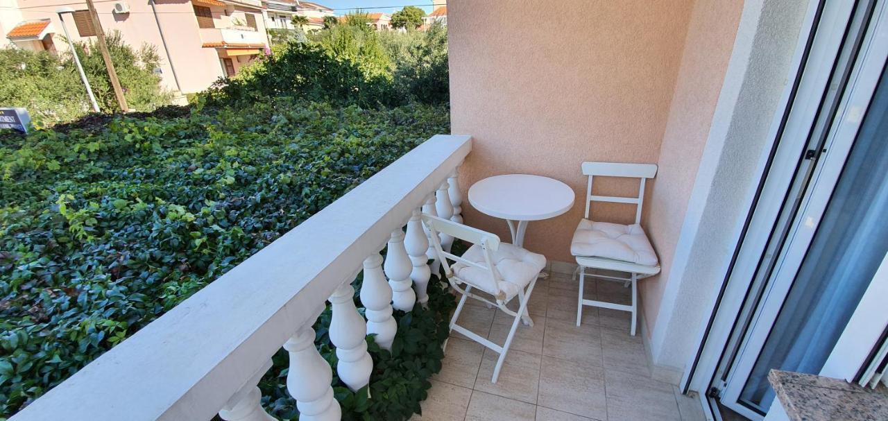 Apartmani Mira Vodice Exterior foto