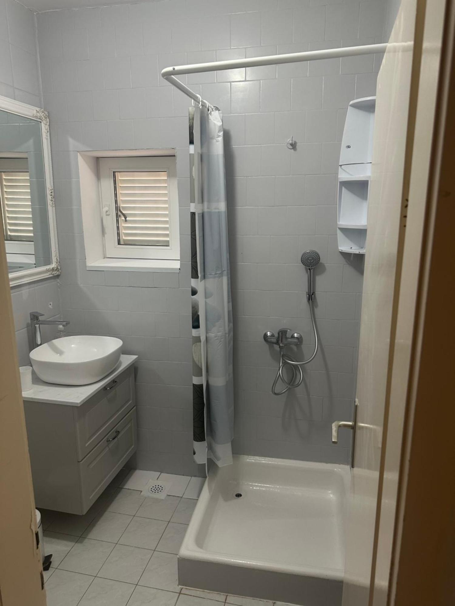 Apartmani Mira Vodice Exterior foto