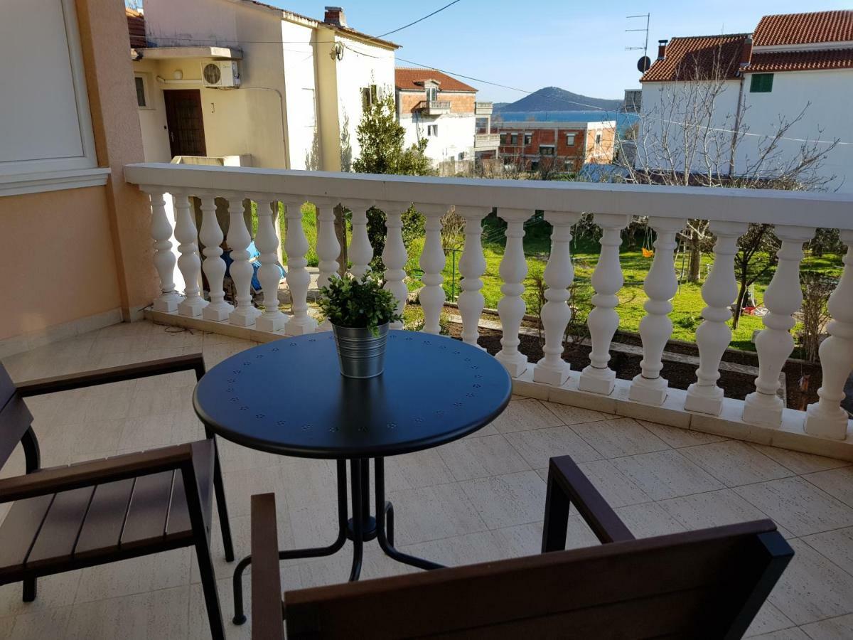 Apartmani Mira Vodice Exterior foto