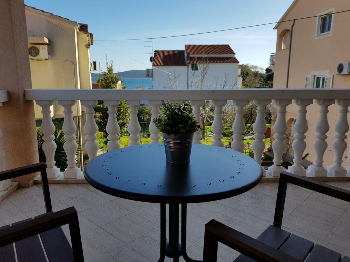 Apartmani Mira Vodice Exterior foto